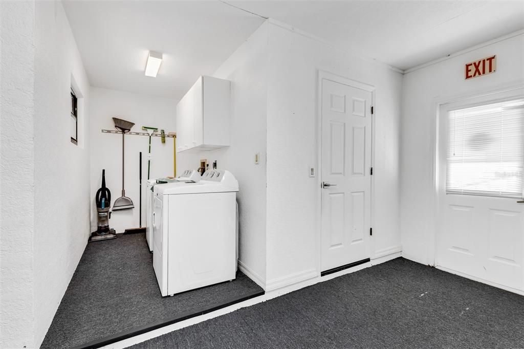 Active With Contract: $265,000 (2 beds, 2 baths, 1086 Square Feet)
