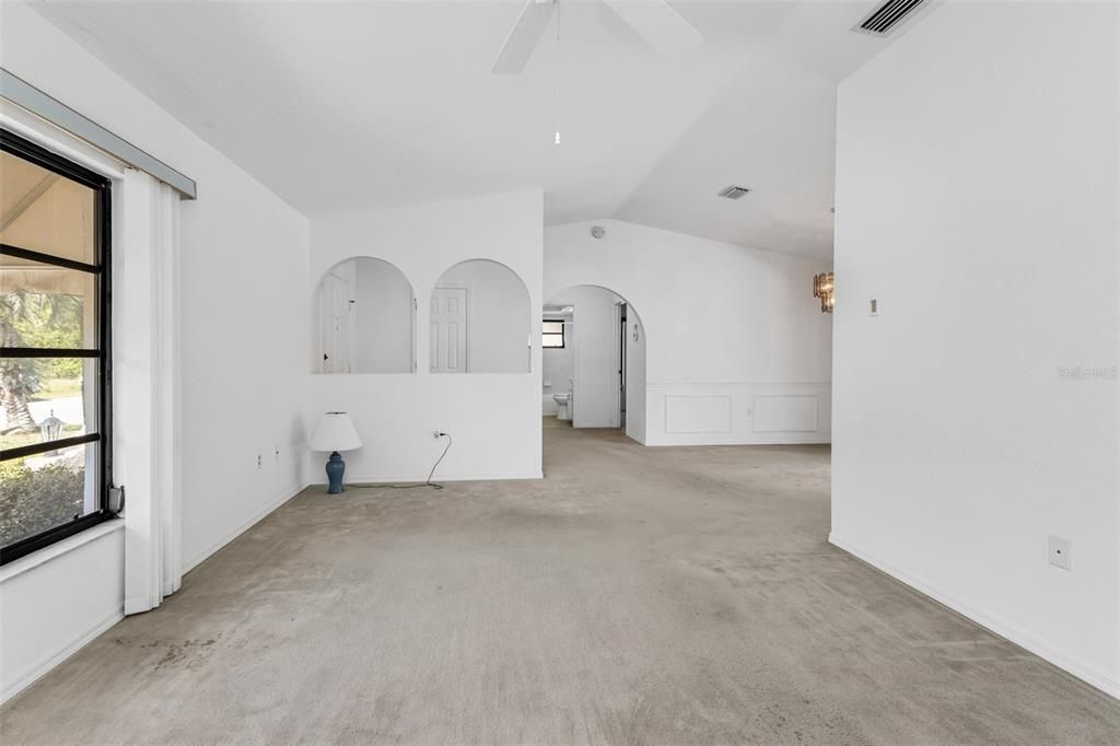 Active With Contract: $265,000 (2 beds, 2 baths, 1086 Square Feet)