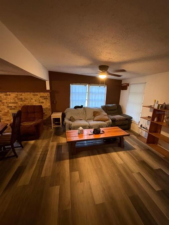 For Sale: $337,500 (3 beds, 2 baths, 1128 Square Feet)