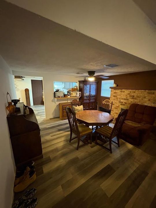 For Sale: $337,500 (3 beds, 2 baths, 1128 Square Feet)