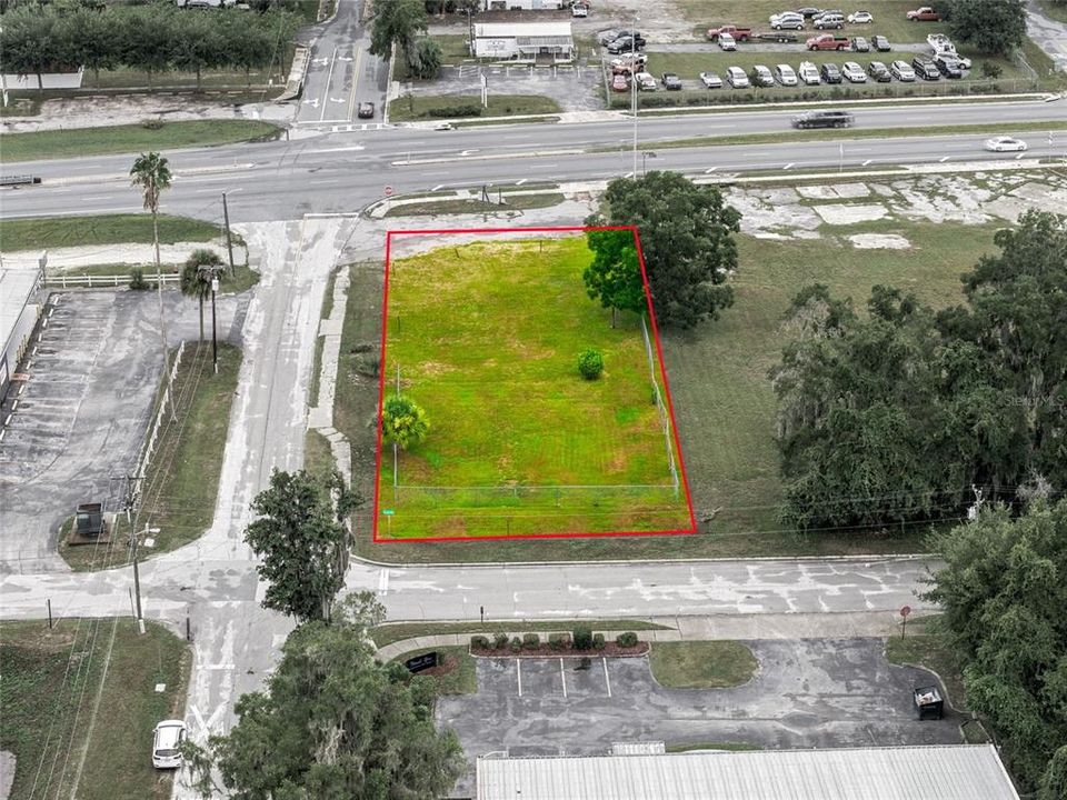 На продажу: $299,999 (0.38 acres)