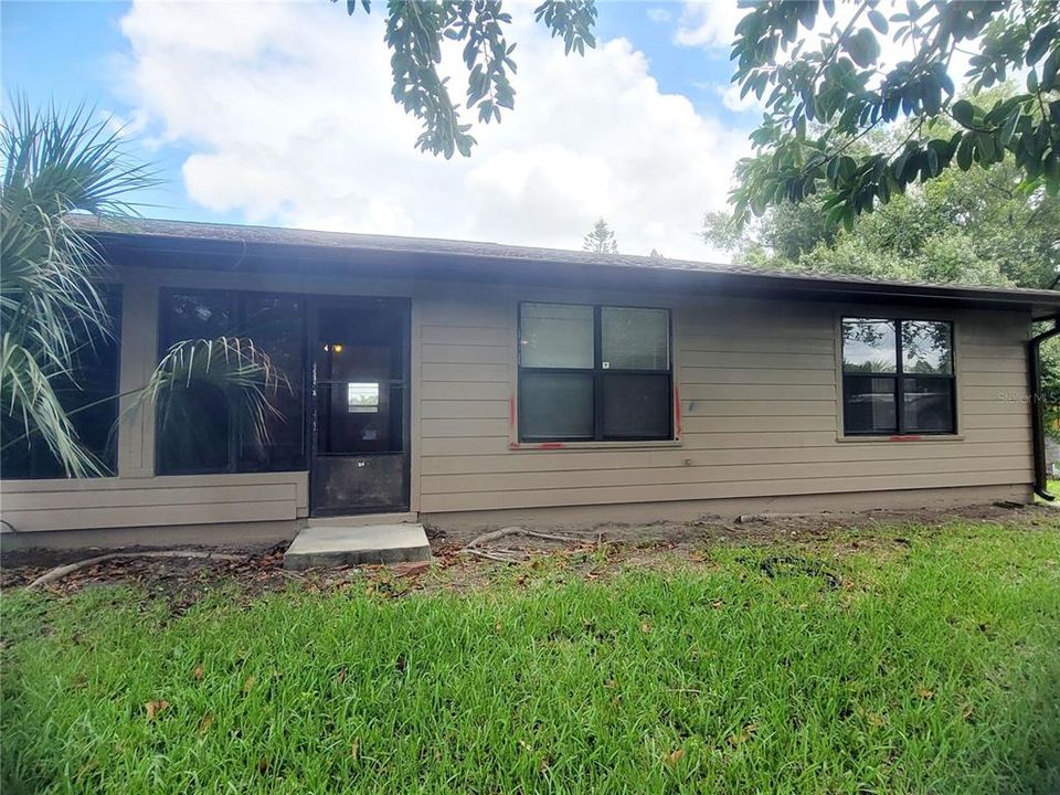 For Sale: $239,500 (2 beds, 2 baths, 1303 Square Feet)