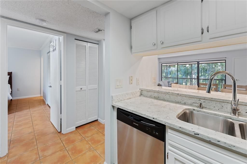 For Rent: $1,750 (2 beds, 2 baths, 967 Square Feet)