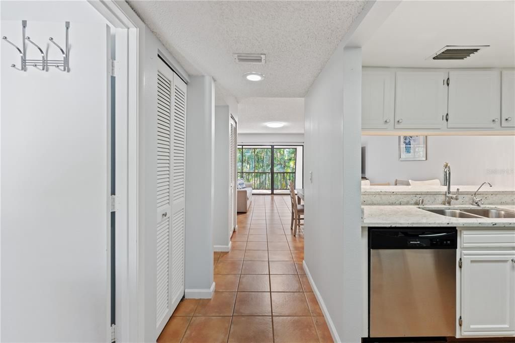 For Rent: $1,750 (2 beds, 2 baths, 967 Square Feet)