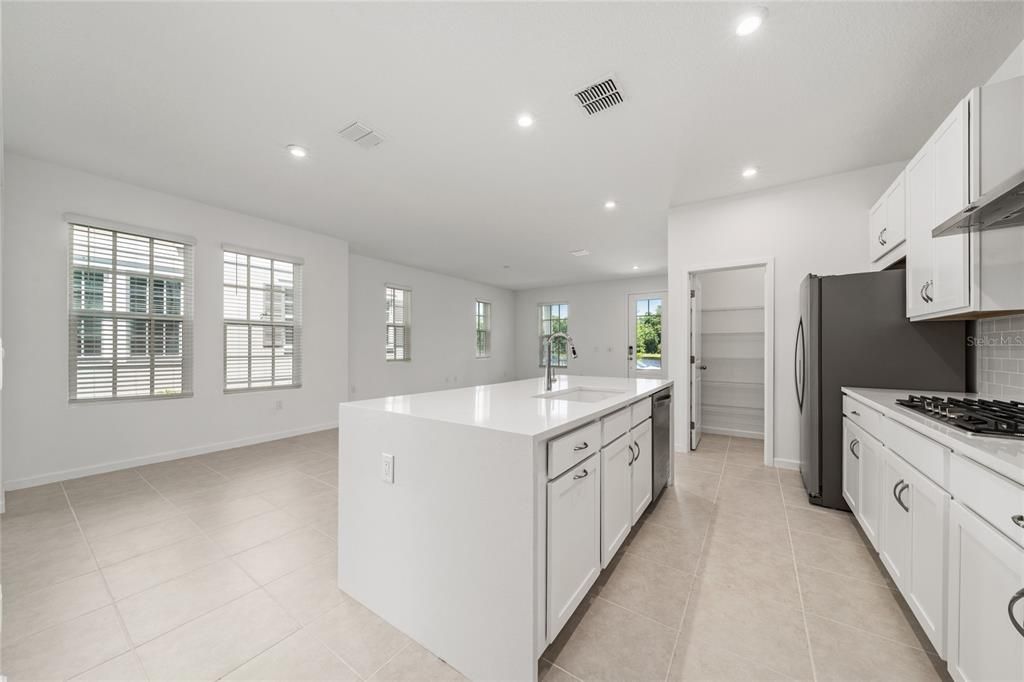 For Rent: $4,600 (3 beds, 2 baths, 1794 Square Feet)
