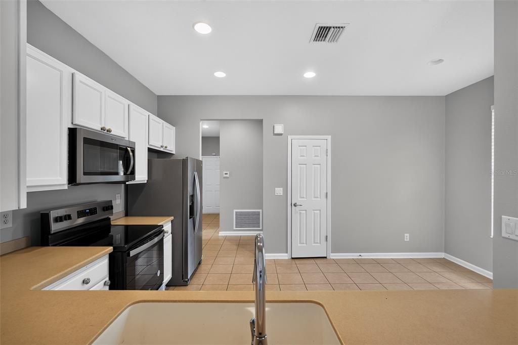For Sale: $309,500 (3 beds, 2 baths, 1270 Square Feet)