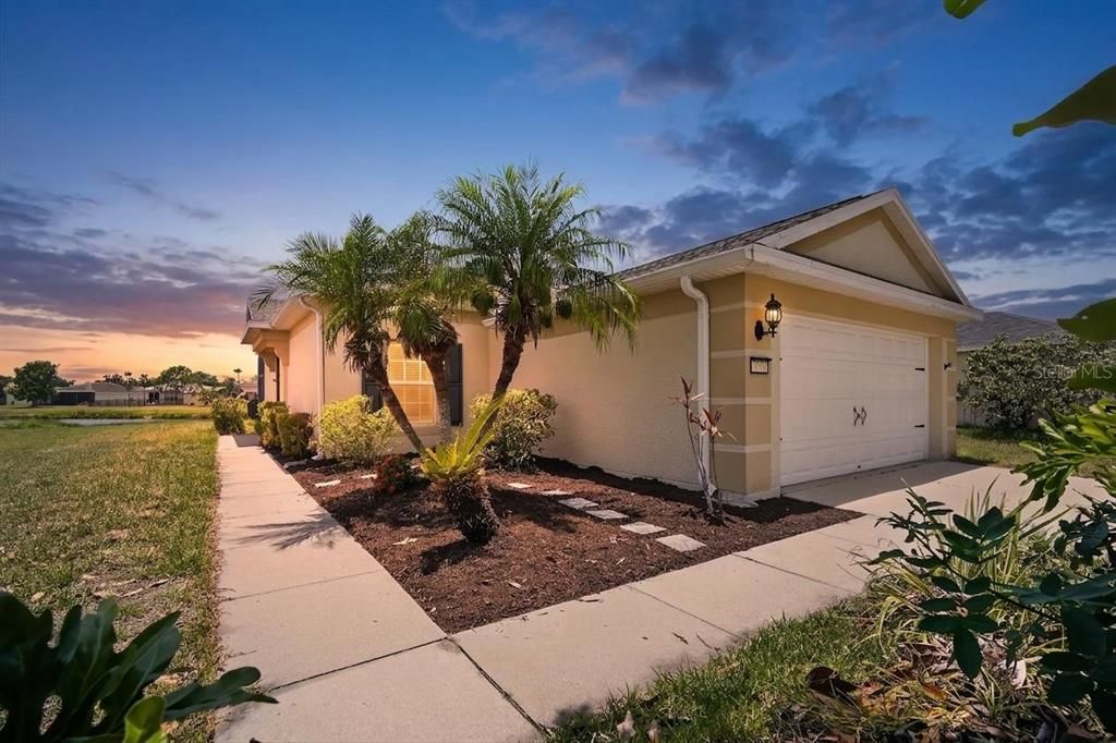 For Sale: $309,500 (3 beds, 2 baths, 1270 Square Feet)