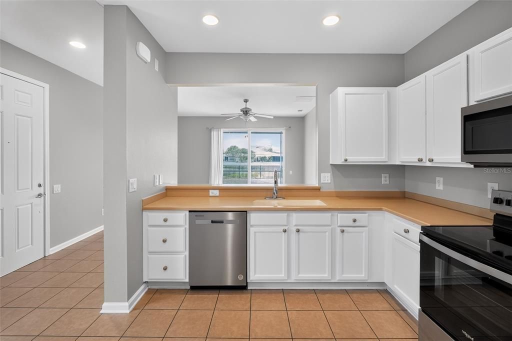 For Sale: $309,500 (3 beds, 2 baths, 1270 Square Feet)