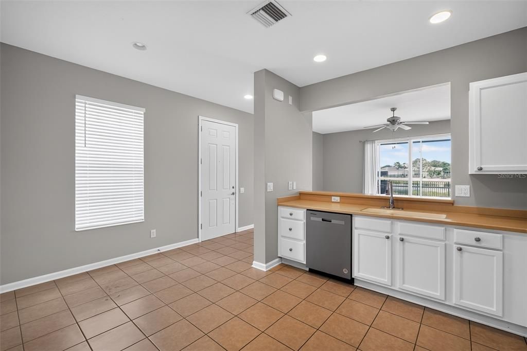 For Sale: $309,500 (3 beds, 2 baths, 1270 Square Feet)