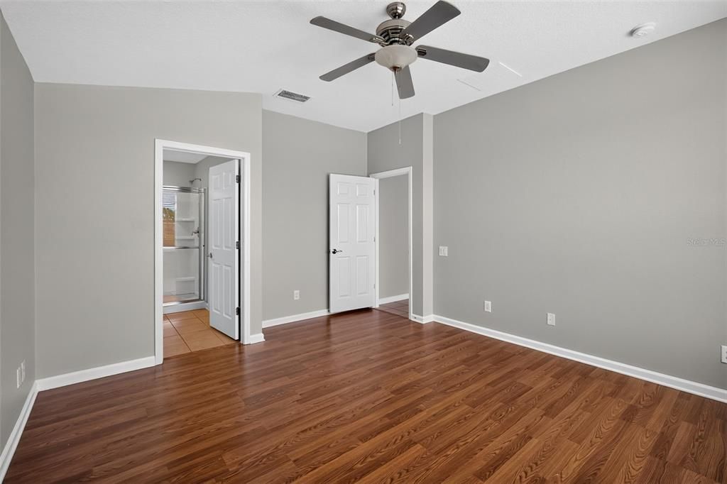 For Sale: $309,500 (3 beds, 2 baths, 1270 Square Feet)