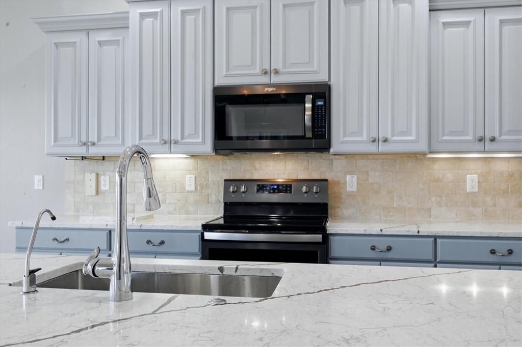 Activo con contrato: $499,000 (2 camas, 2 baños, 2121 Pies cuadrados)