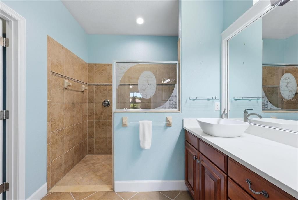 Activo con contrato: $499,000 (2 camas, 2 baños, 2121 Pies cuadrados)