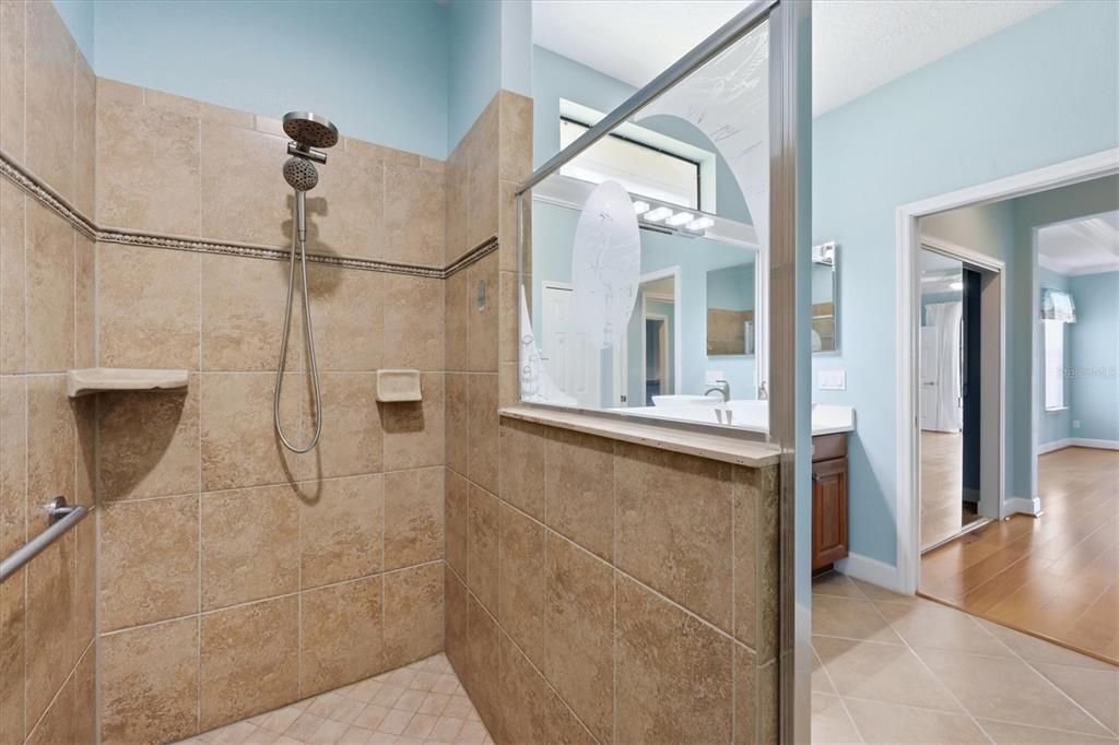 Activo con contrato: $499,000 (2 camas, 2 baños, 2121 Pies cuadrados)