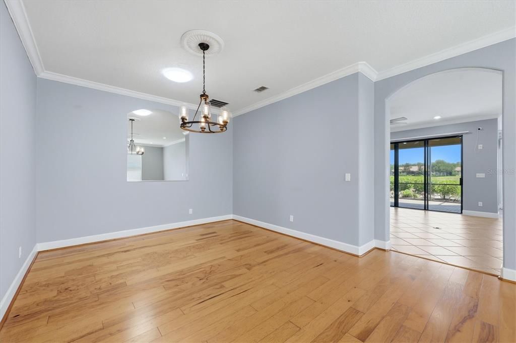 Activo con contrato: $499,000 (2 camas, 2 baños, 2121 Pies cuadrados)