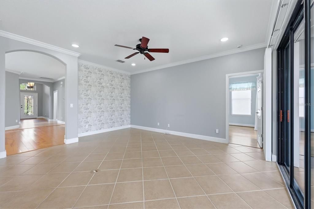 Activo con contrato: $499,000 (2 camas, 2 baños, 2121 Pies cuadrados)