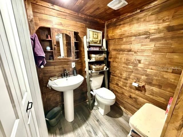 На продажу: $164,900 (2 спален, 1 ванн, 960 Квадратных фут)