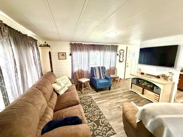 На продажу: $164,900 (2 спален, 1 ванн, 960 Квадратных фут)