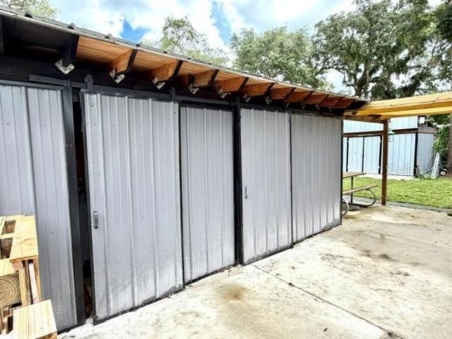 На продажу: $164,900 (2 спален, 1 ванн, 960 Квадратных фут)
