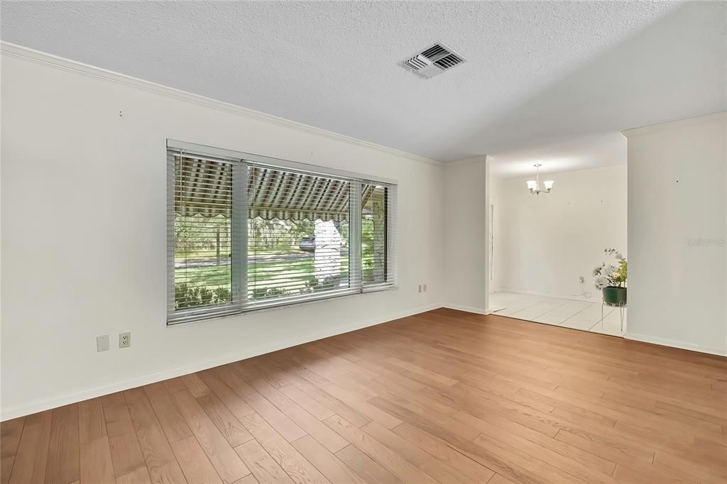 En Venta: $389,900 (3 camas, 2 baños, 2198 Pies cuadrados)