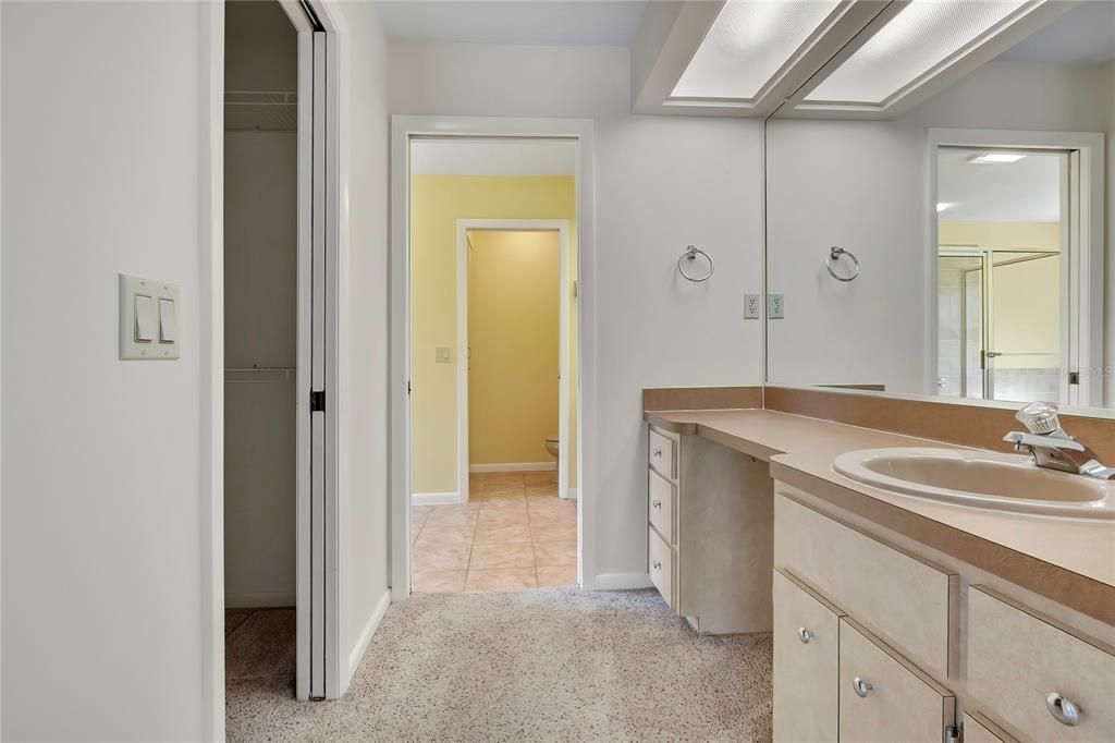 En Venta: $389,900 (3 camas, 2 baños, 2198 Pies cuadrados)