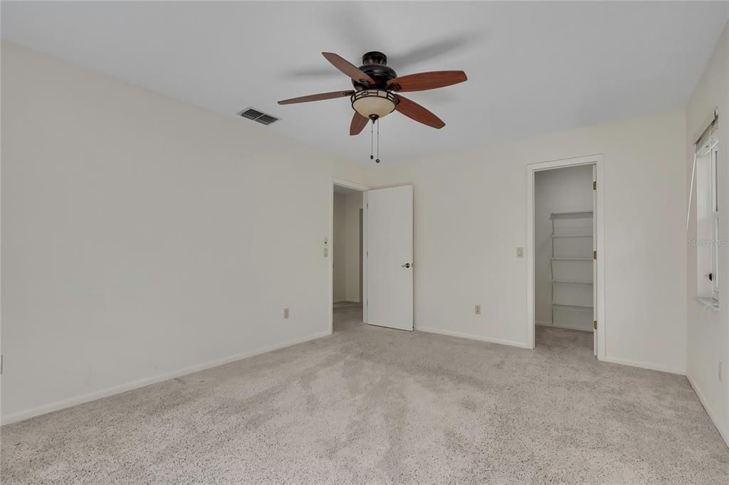 En Venta: $389,900 (3 camas, 2 baños, 2198 Pies cuadrados)
