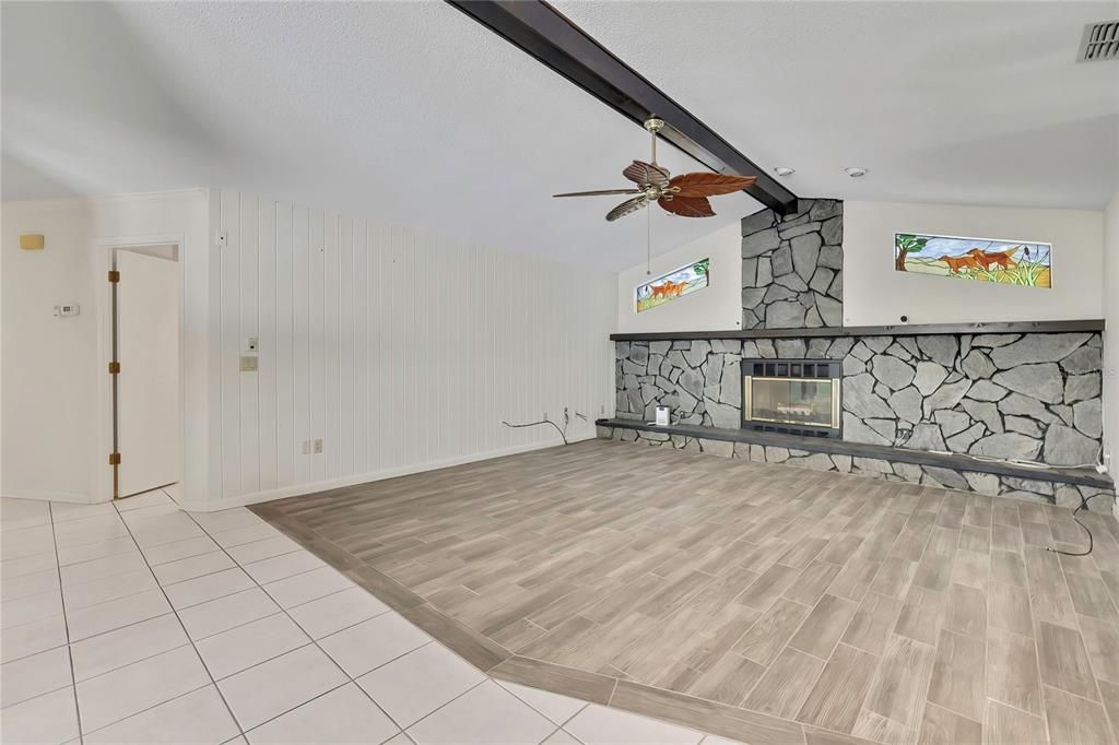 En Venta: $389,900 (3 camas, 2 baños, 2198 Pies cuadrados)