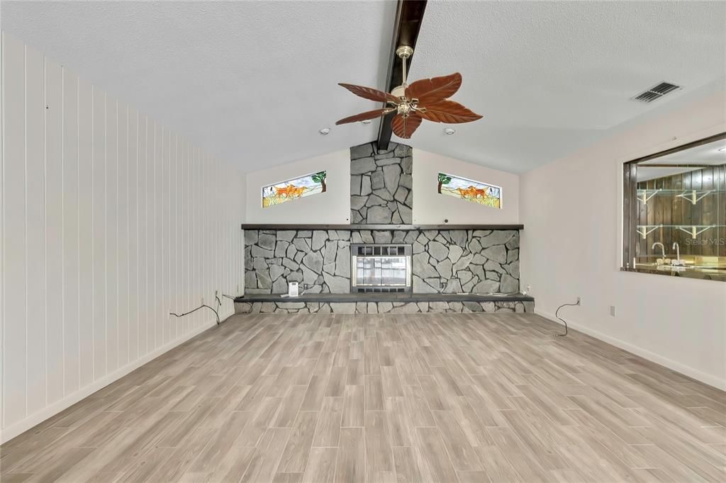 En Venta: $389,900 (3 camas, 2 baños, 2198 Pies cuadrados)