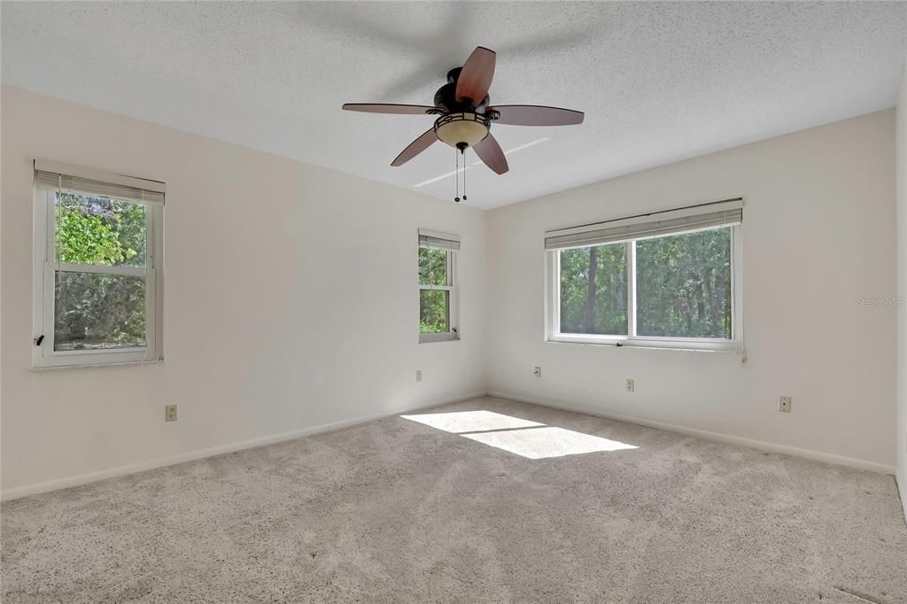 En Venta: $389,900 (3 camas, 2 baños, 2198 Pies cuadrados)