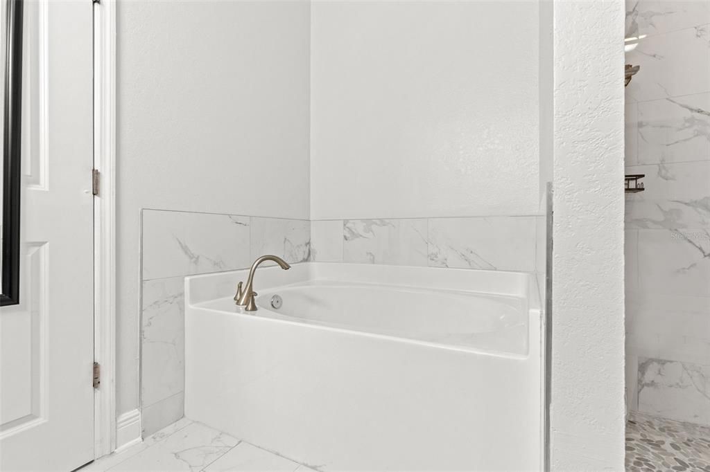 В аренду: $3,500 (6 спален, 3 ванн, 3386 Квадратных фут)