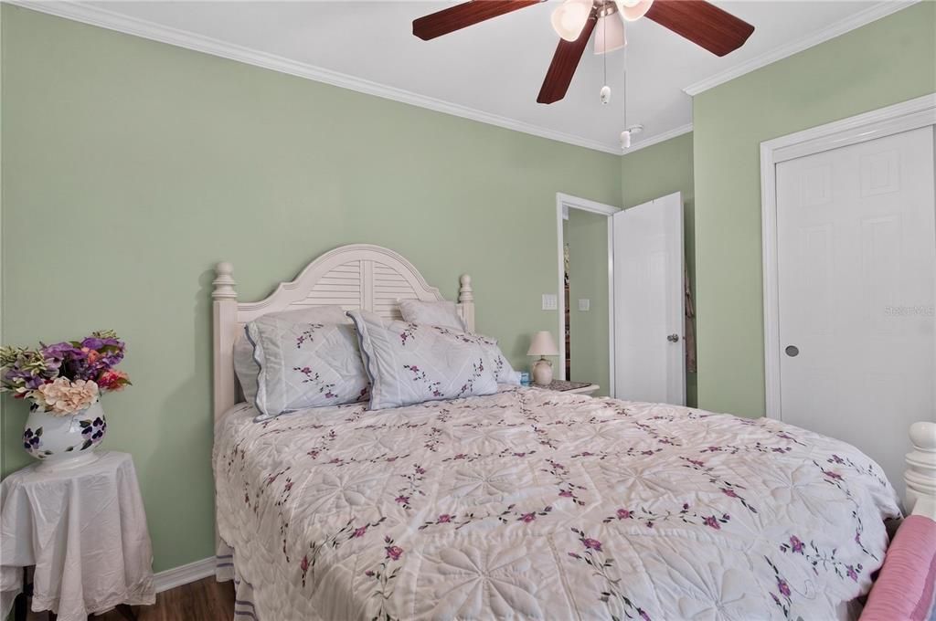 На продажу: $299,900 (2 спален, 2 ванн, 1440 Квадратных фут)