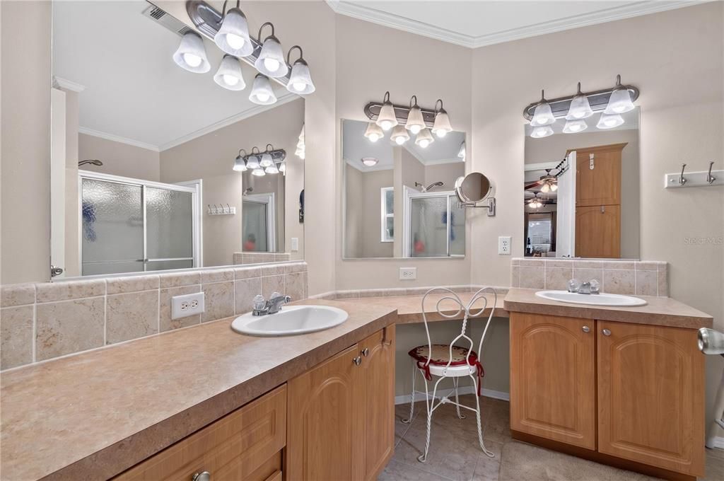 На продажу: $299,900 (2 спален, 2 ванн, 1440 Квадратных фут)