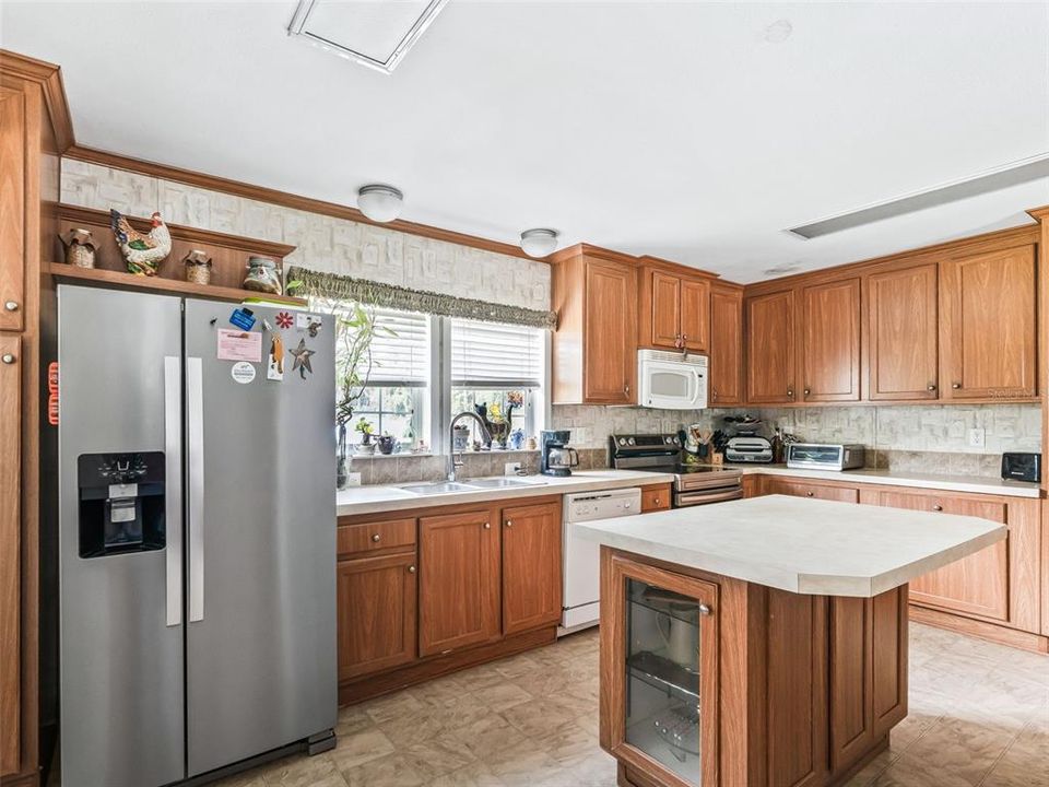 En Venta: $699,000 (3 camas, 2 baños, 1715 Pies cuadrados)