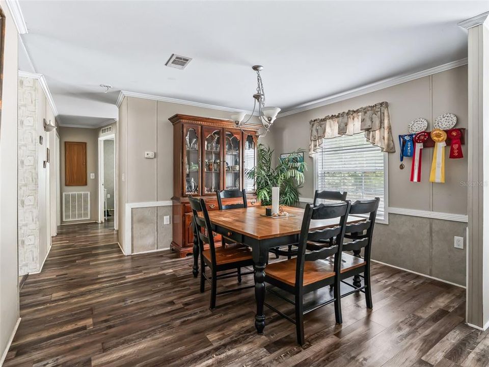 En Venta: $699,000 (3 camas, 2 baños, 1715 Pies cuadrados)