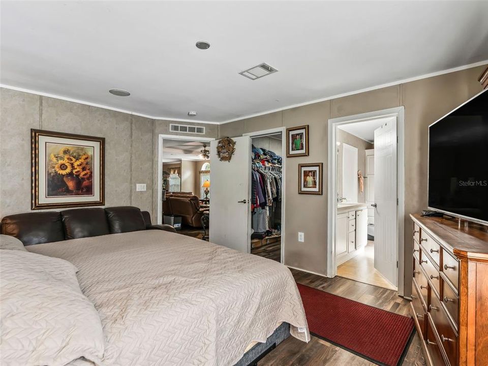 En Venta: $699,000 (3 camas, 2 baños, 1715 Pies cuadrados)