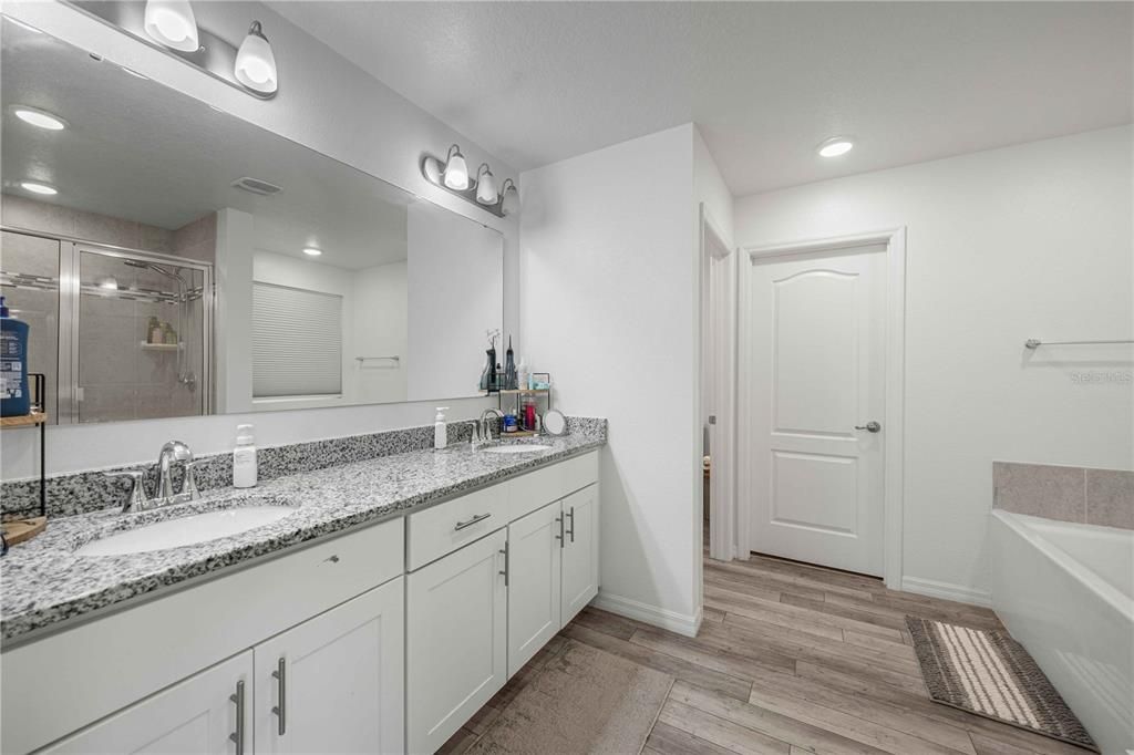 For Sale: $490,000 (5 beds, 4 baths, 2802 Square Feet)