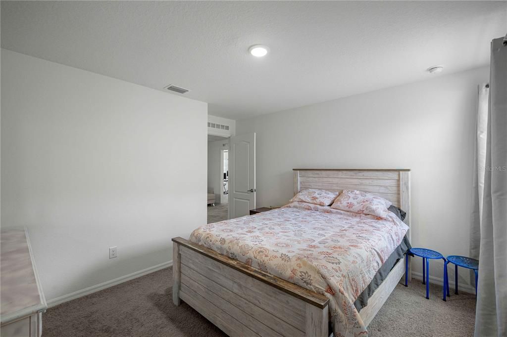 For Sale: $490,000 (5 beds, 4 baths, 2802 Square Feet)