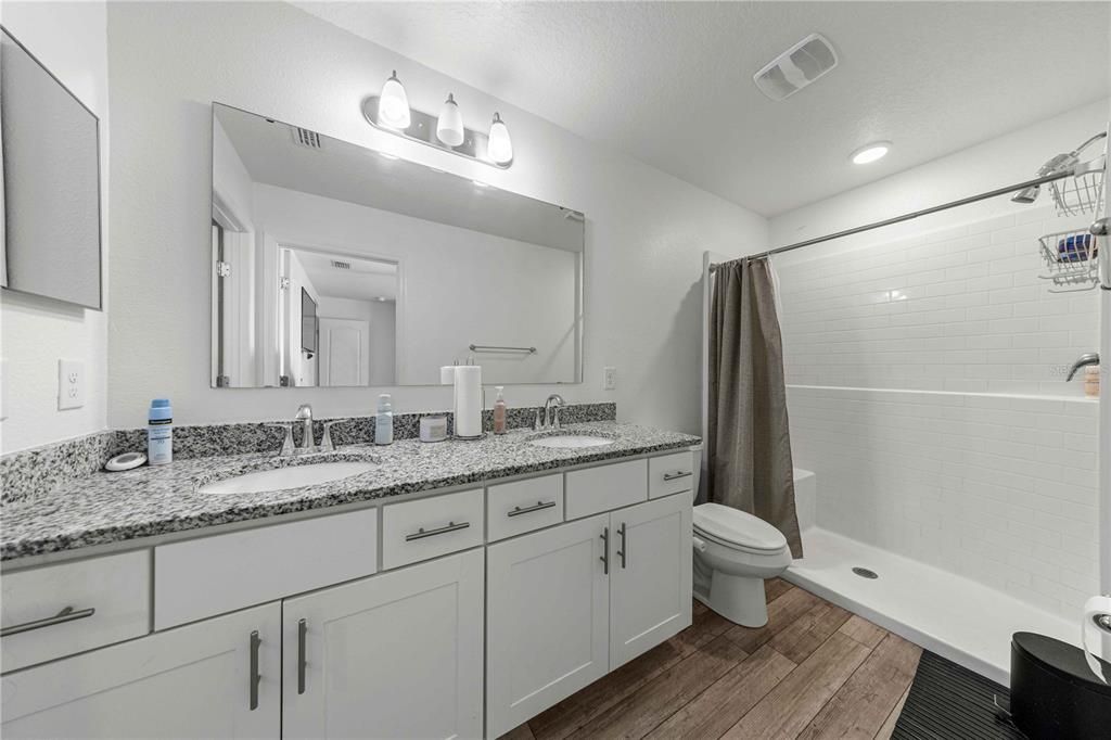 For Sale: $490,000 (5 beds, 4 baths, 2802 Square Feet)