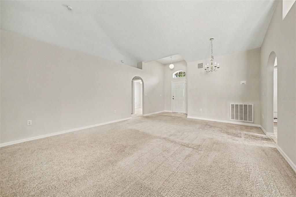 Activo con contrato: $245,000 (3 camas, 2 baños, 1496 Pies cuadrados)