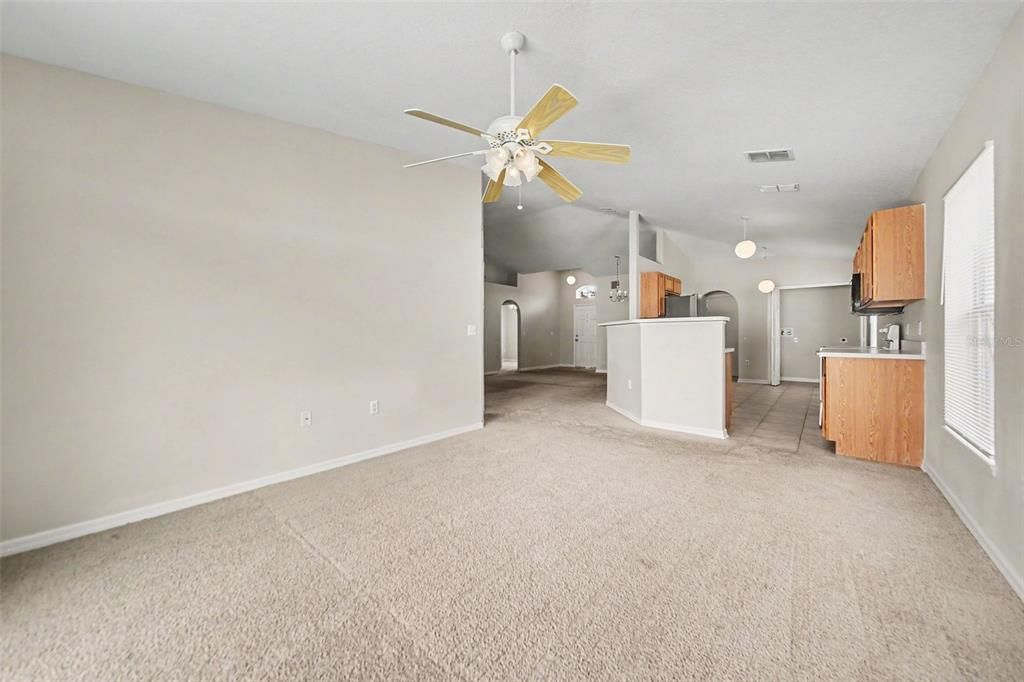 Activo con contrato: $245,000 (3 camas, 2 baños, 1496 Pies cuadrados)