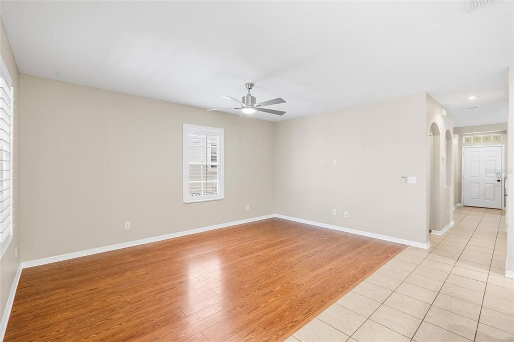 En Venta: $495,000 (4 camas, 3 baños, 2550 Pies cuadrados)