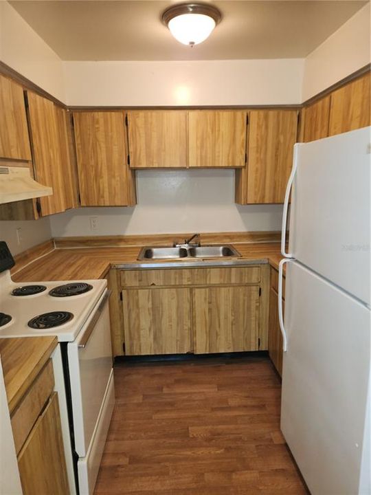 В аренду: $1,095 (2 спален, 1 ванн, 704 Квадратных фут)