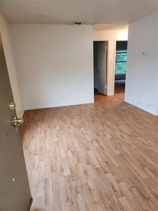 В аренду: $1,095 (2 спален, 1 ванн, 704 Квадратных фут)