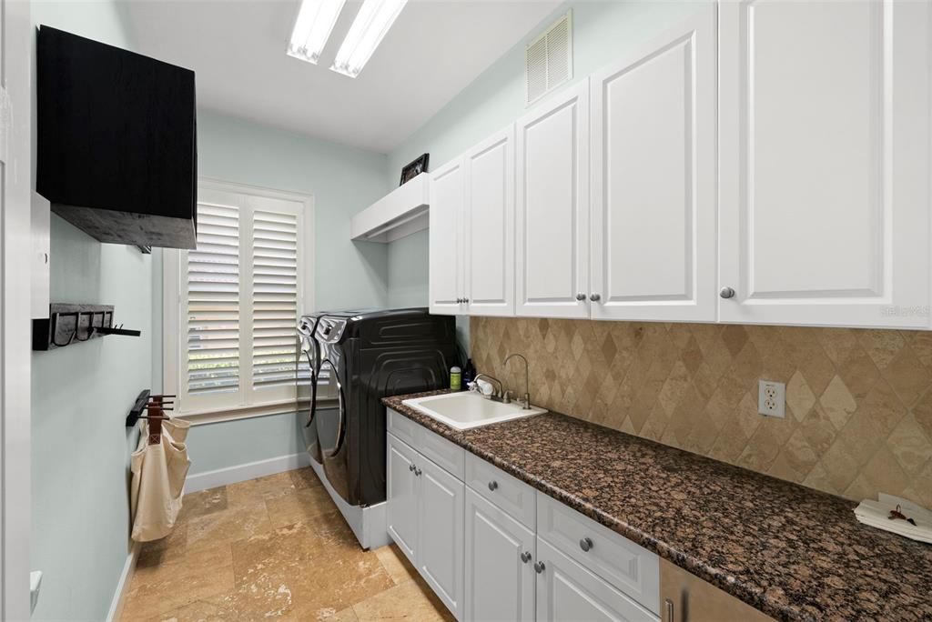 For Sale: $1,350,000 (6 beds, 4 baths, 3855 Square Feet)