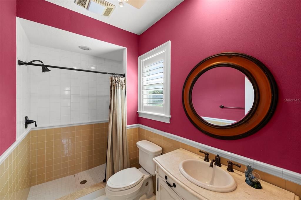 For Sale: $1,350,000 (6 beds, 4 baths, 3855 Square Feet)