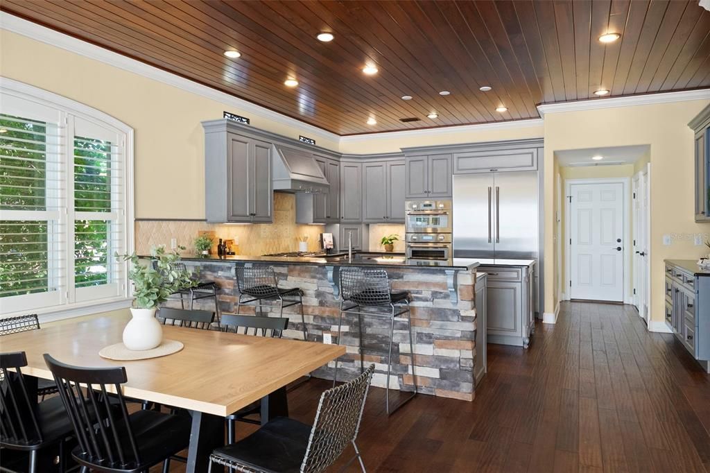 For Sale: $1,350,000 (6 beds, 4 baths, 3855 Square Feet)