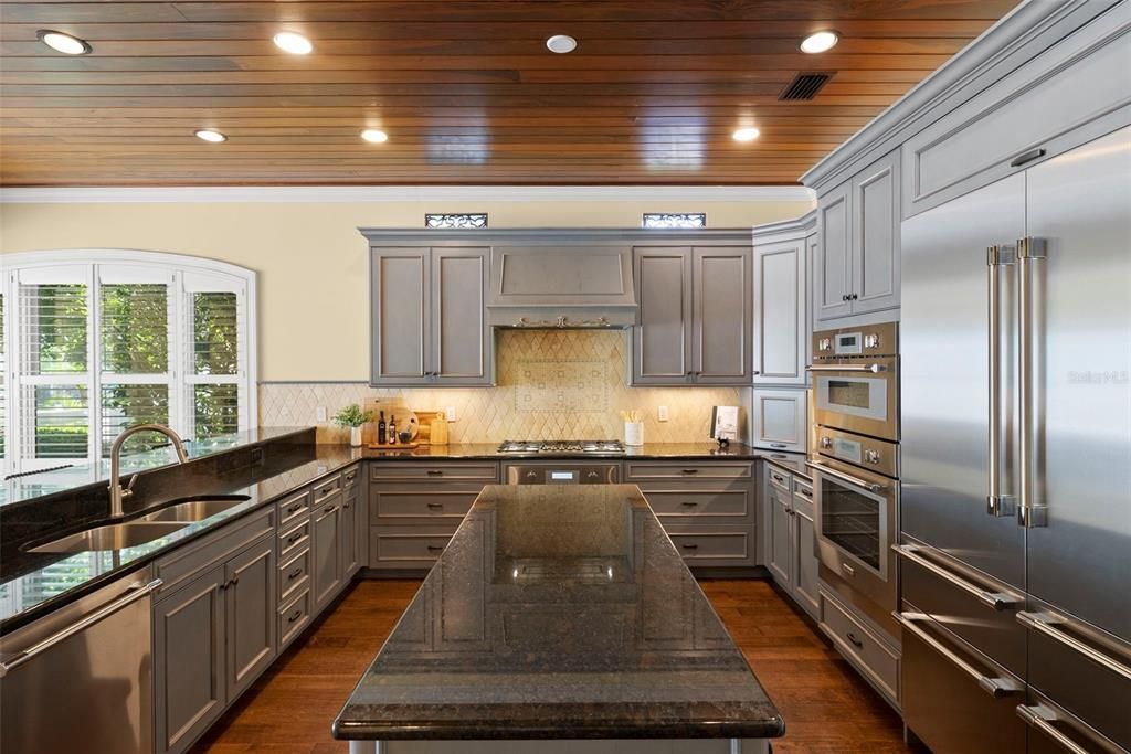 For Sale: $1,350,000 (6 beds, 4 baths, 3855 Square Feet)