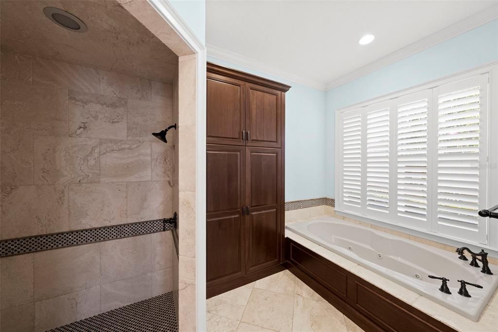 For Sale: $1,350,000 (6 beds, 4 baths, 3855 Square Feet)