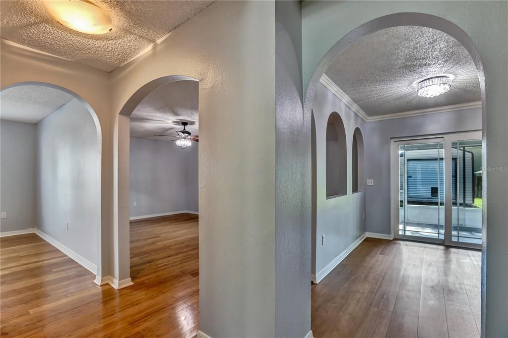 En Venta: $439,000 (4 camas, 2 baños, 2224 Pies cuadrados)