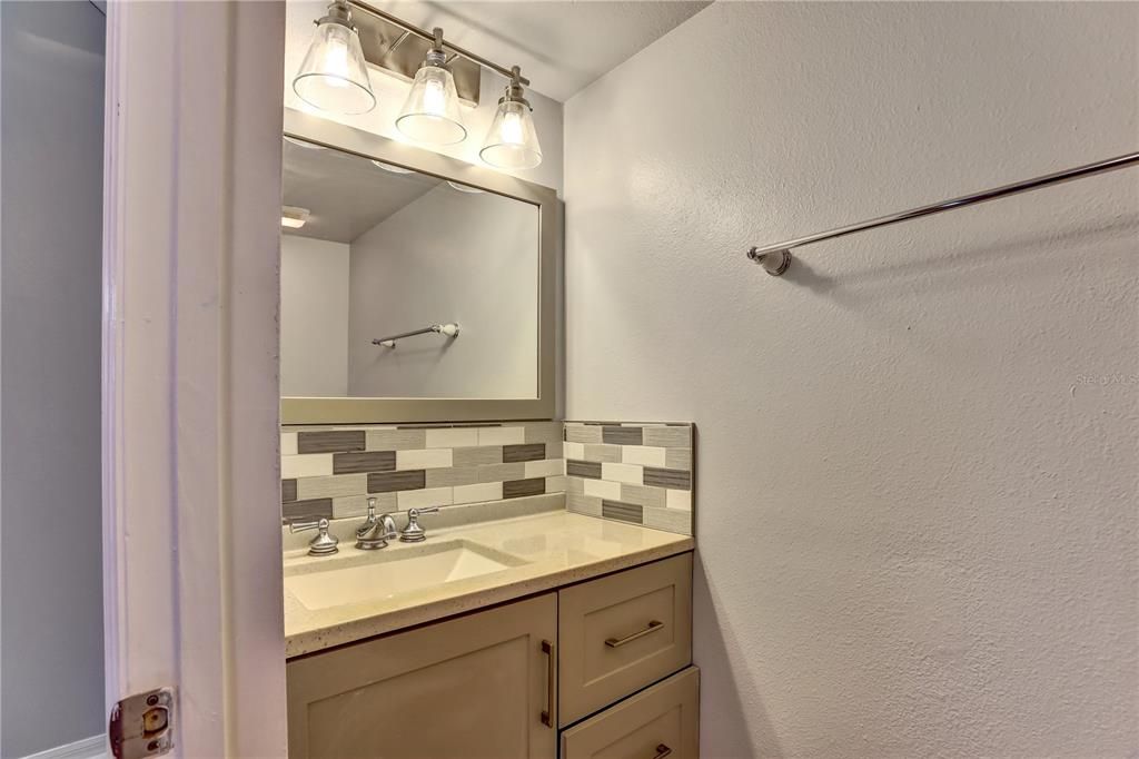 En Venta: $439,000 (4 camas, 2 baños, 2224 Pies cuadrados)