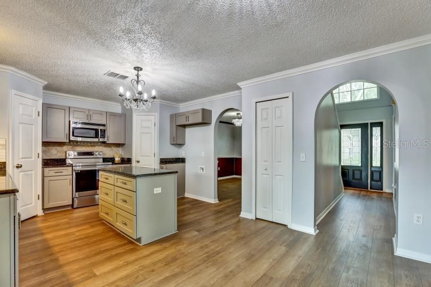 En Venta: $439,000 (4 camas, 2 baños, 2224 Pies cuadrados)